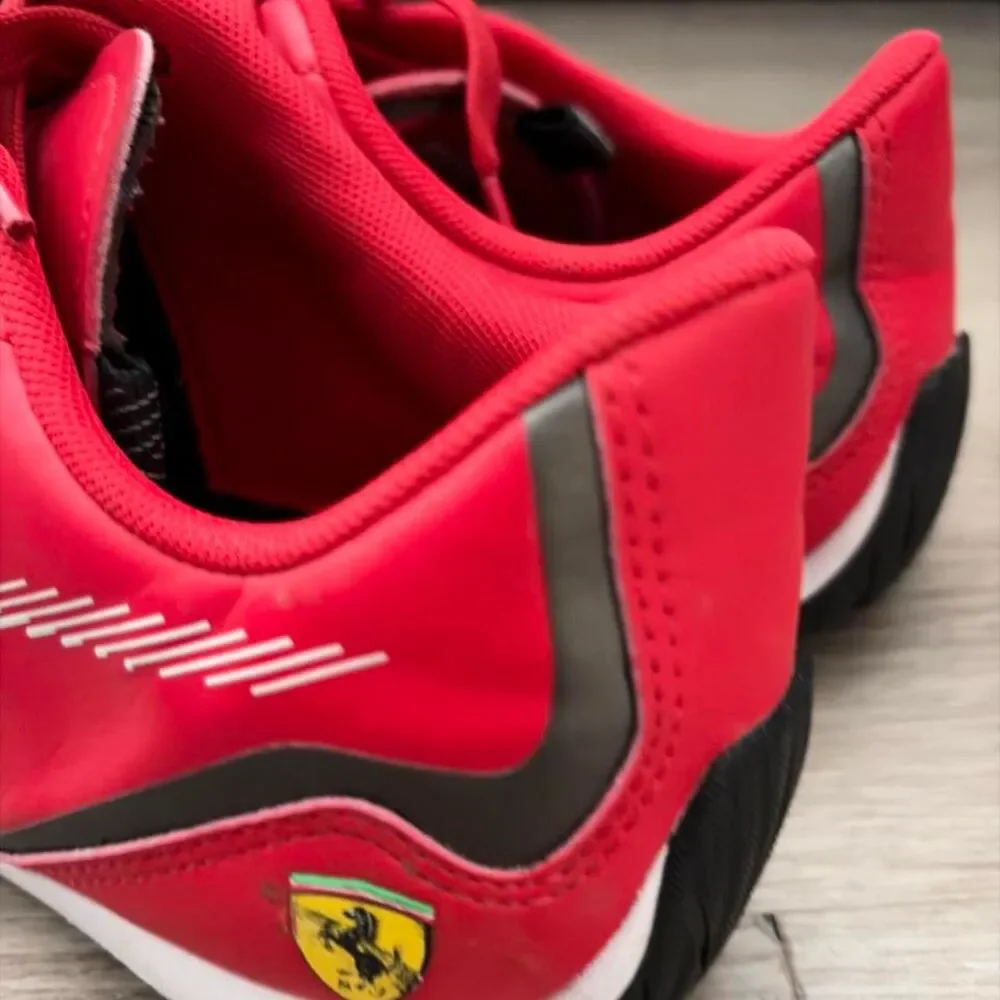 Puma Red Ferrari Speedcats mens size 7.5/ womens size 9